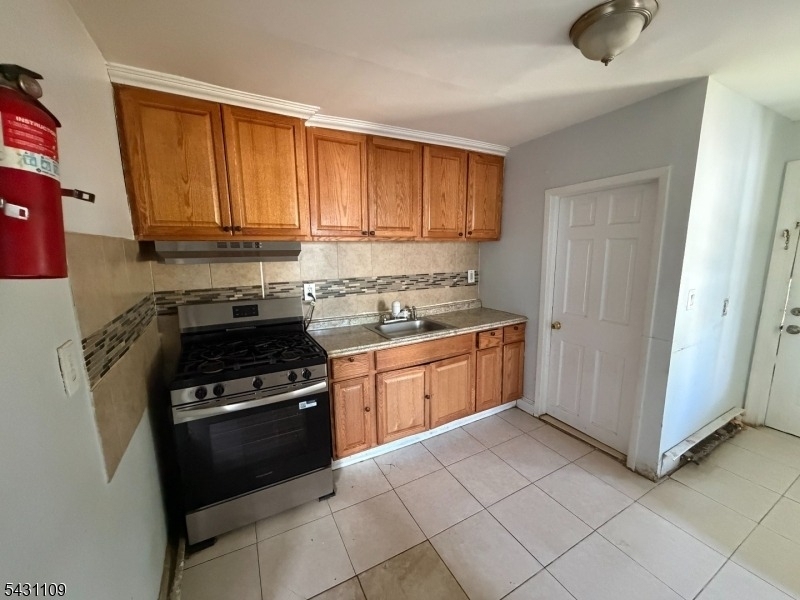 325 Stebbins Pl - Photo 2