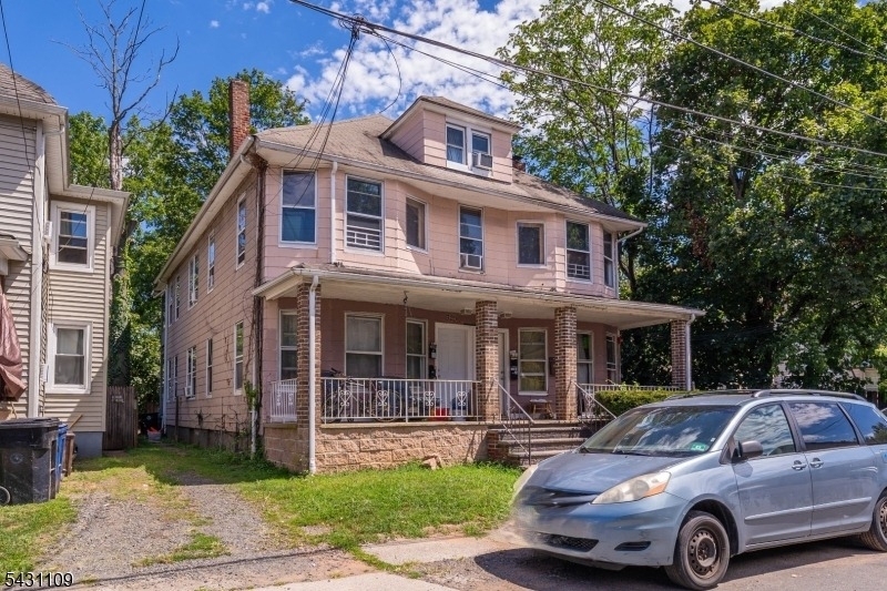 325 Stebbins Pl - Photo 0