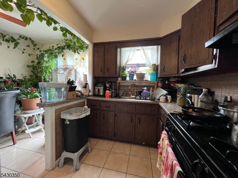 301 W Elm St - Photo 6