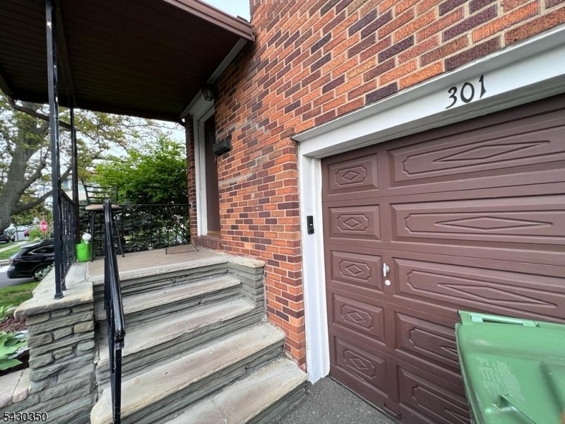 301 W Elm St - Photo 2