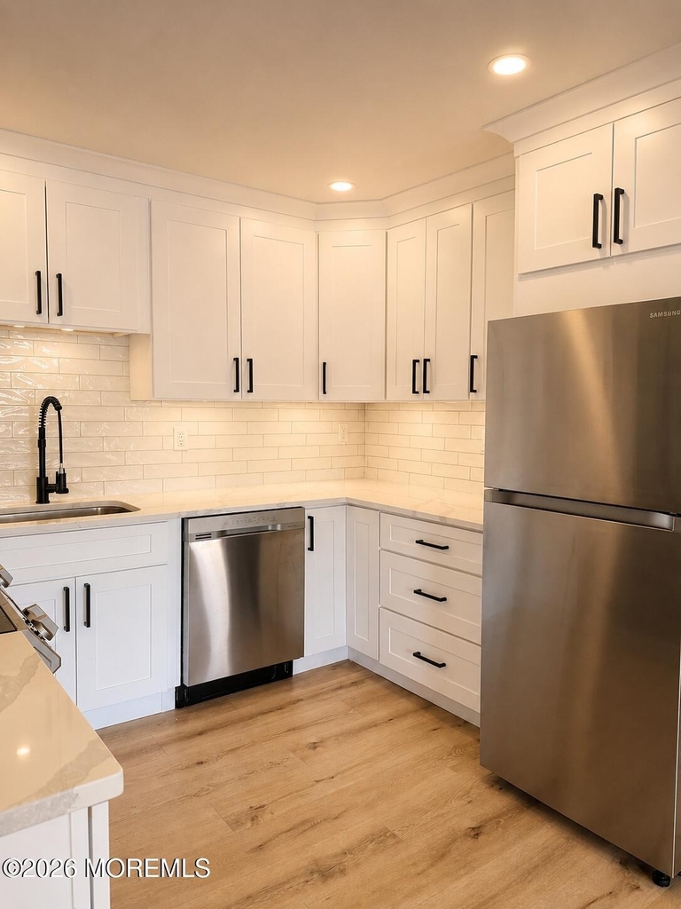 105 Amberly Drive - Photo 2