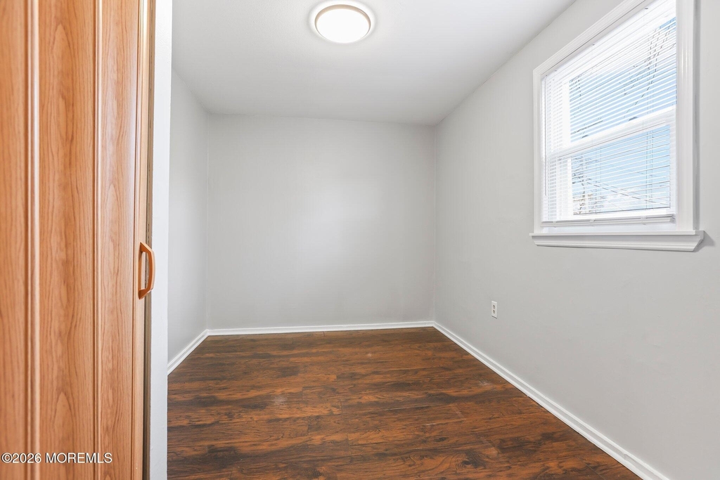 42 Center Avenue - Photo 4