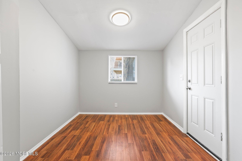 42 Center Avenue - Photo 3