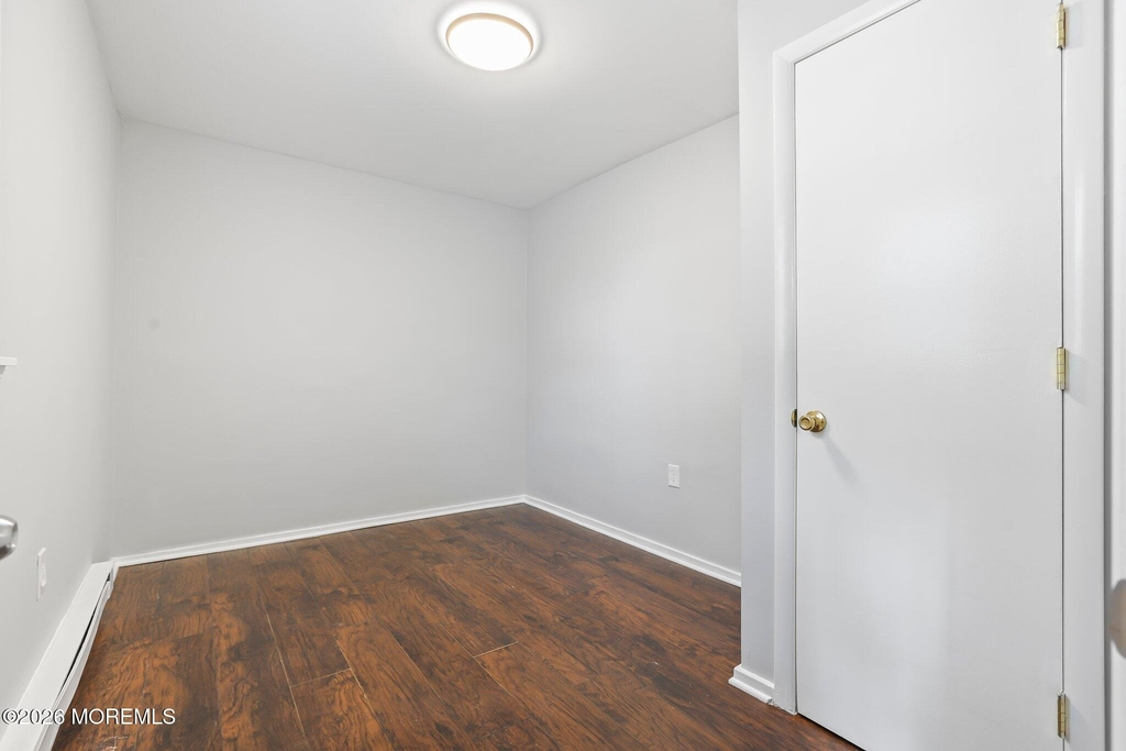 42 Center Avenue - Photo 5