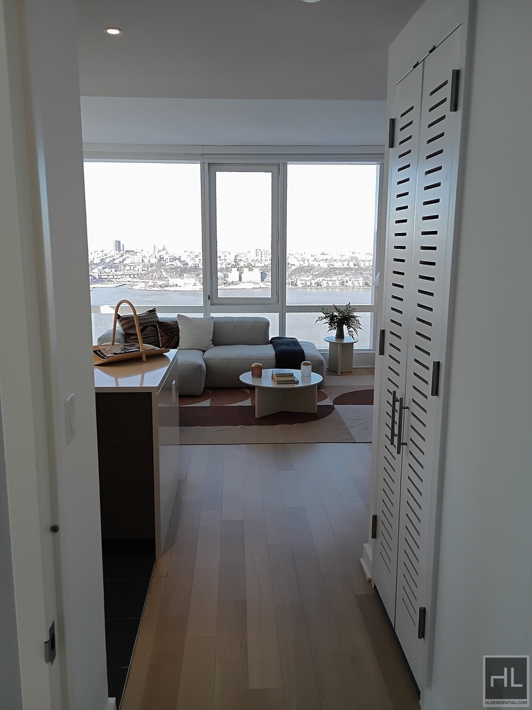 West 38th Street - Photo 4