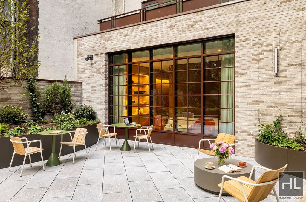 East 50 Street - Photo 8
