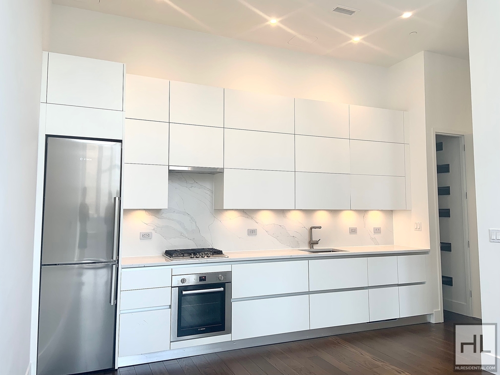 East 44th Street - Photo 1