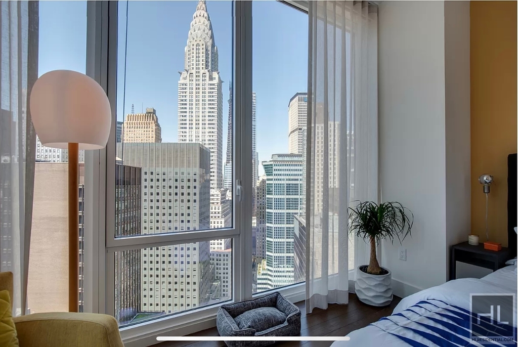 East 44th Street - Photo 9