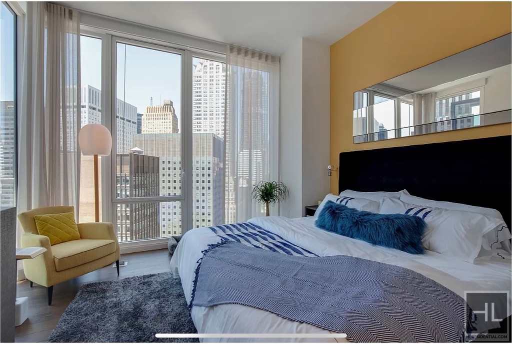 East 44th Street - Photo 8