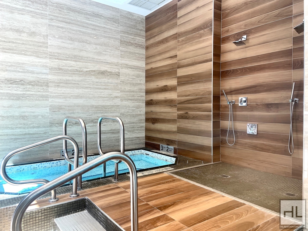 East 44th Street - Photo 5