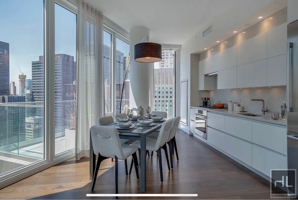 East 44th Street - Photo 10