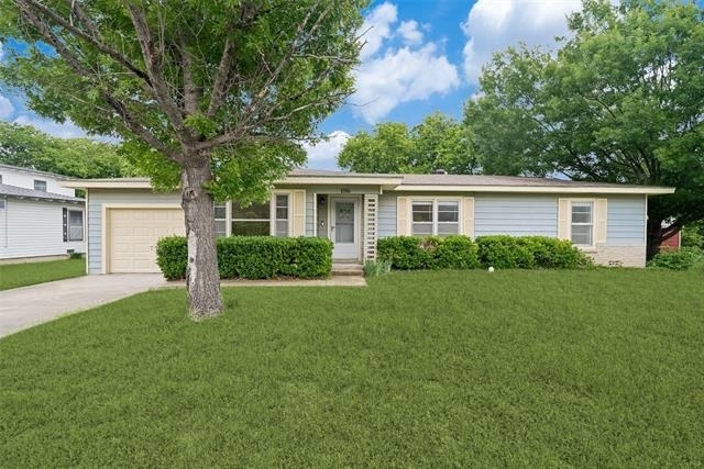 1316 Eastview Drive - Photo 0