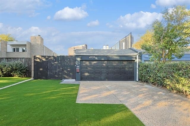 4939 Thunder Road - Photo 1