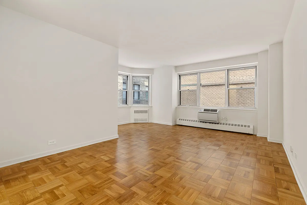 East 45th Street - Photo 0