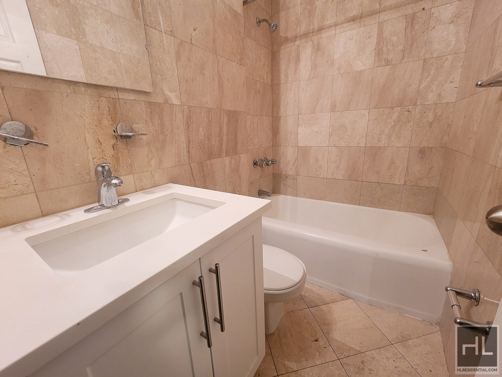 East 79th Street - Photo 4