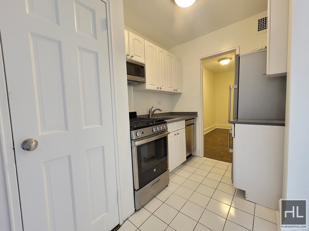 East 79th Street - Photo 3