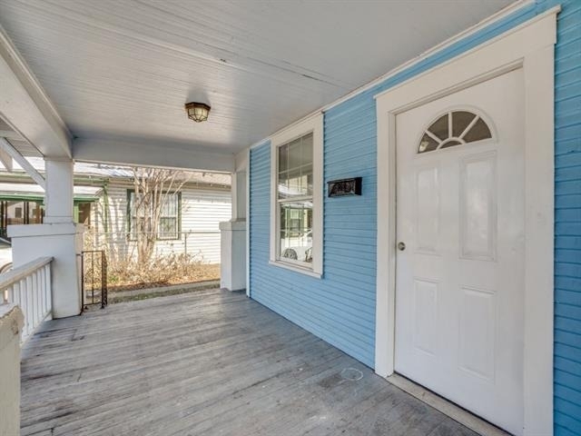 1630 Poplar Street - Photo 1