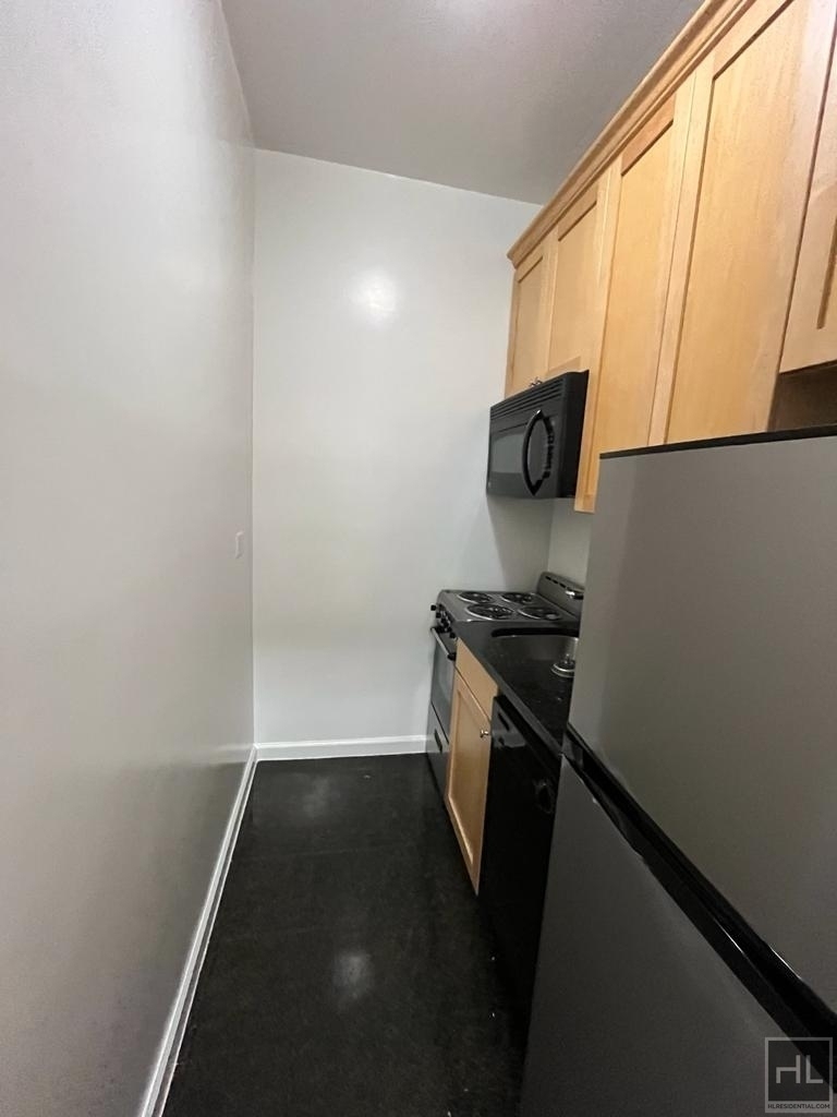 West 73 Street - Photo 2