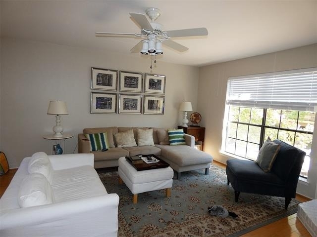 7640 W Greenway Boulevard - Photo 1