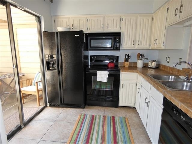 7640 W Greenway Boulevard - Photo 4