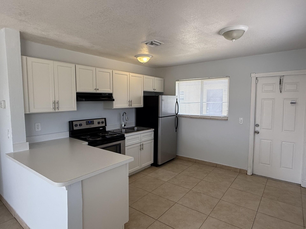 2820 Avenue S - Photo 5