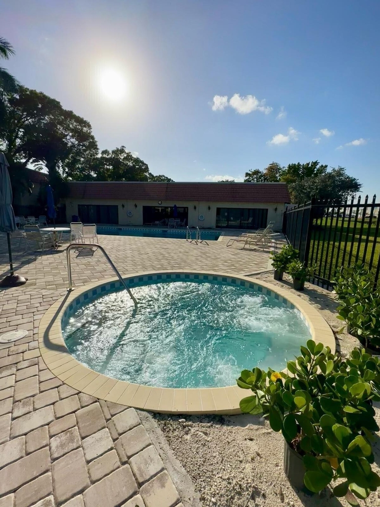132 S Cypress Road - Photo 16