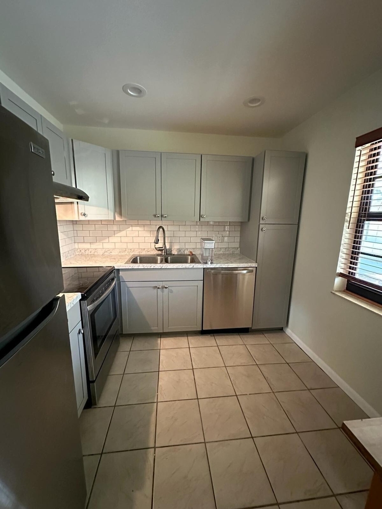 132 S Cypress Road - Photo 2