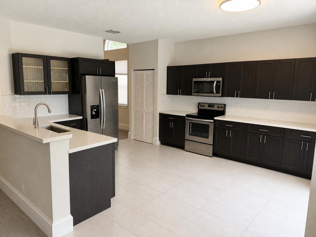 6330 Nw 80th Drive - Photo 5