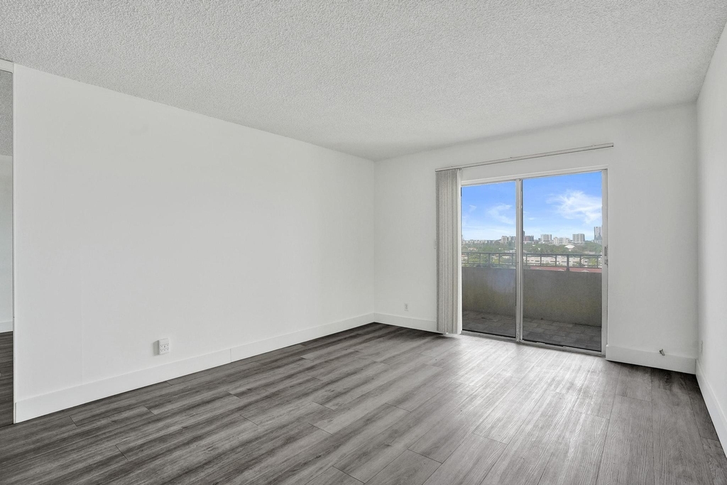900 Ne 18th Avenue - Photo 11