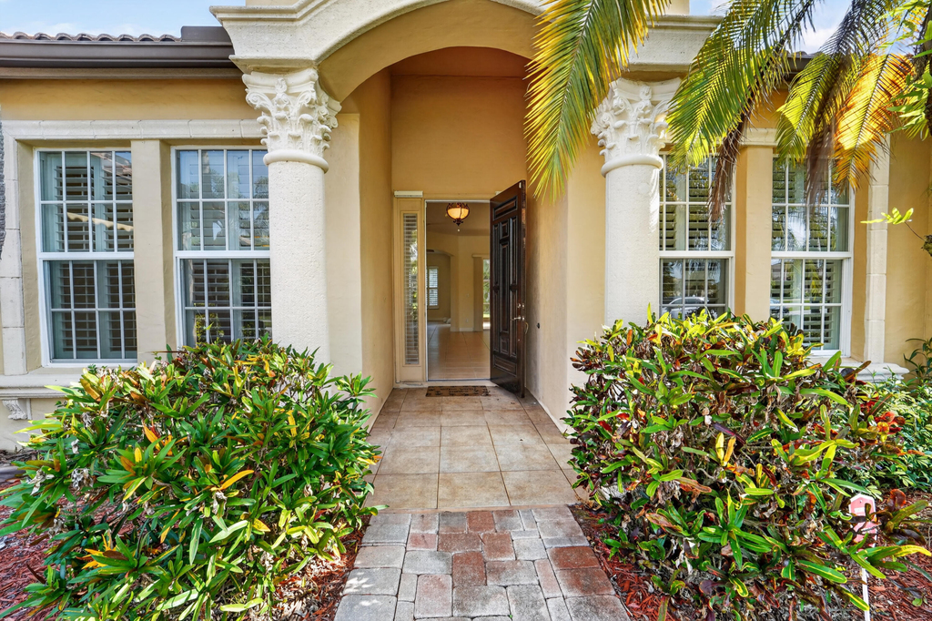 854 Sw Saint Tropez Court - Photo 5