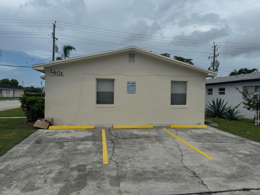 1401 N J Street - Photo 1