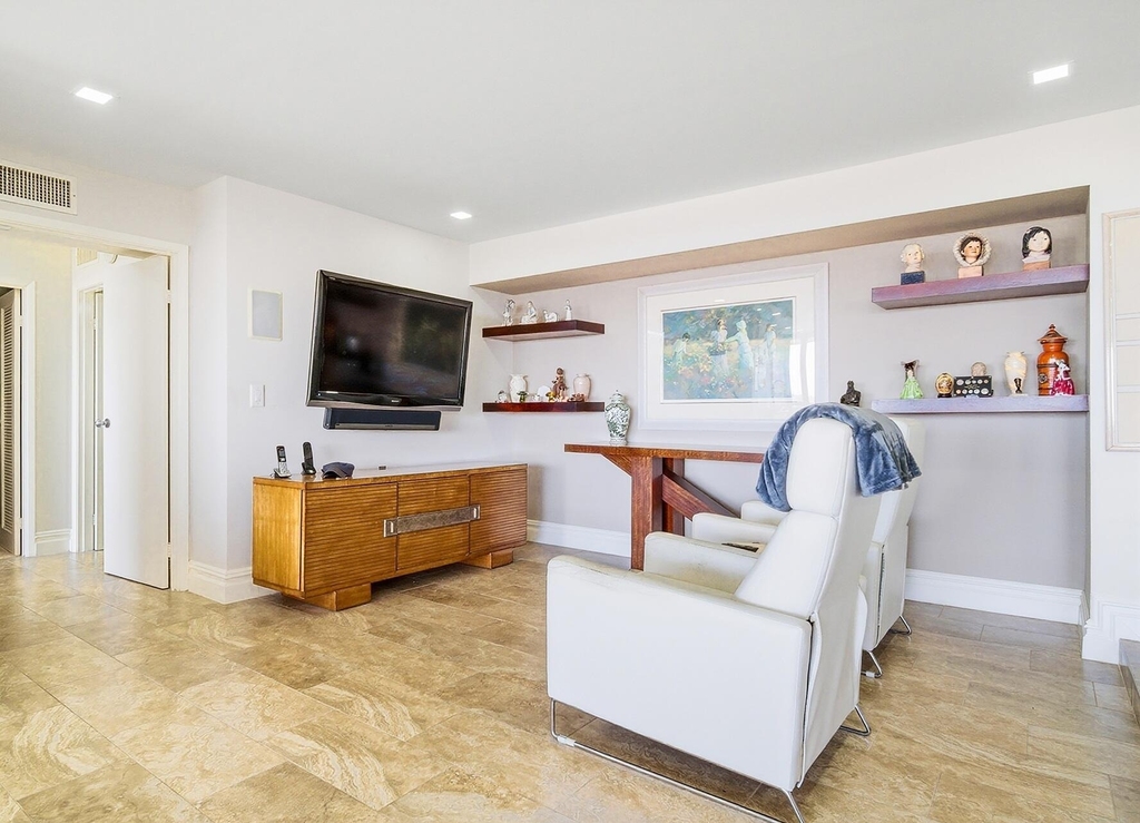 1900 Consulate Place - Photo 4
