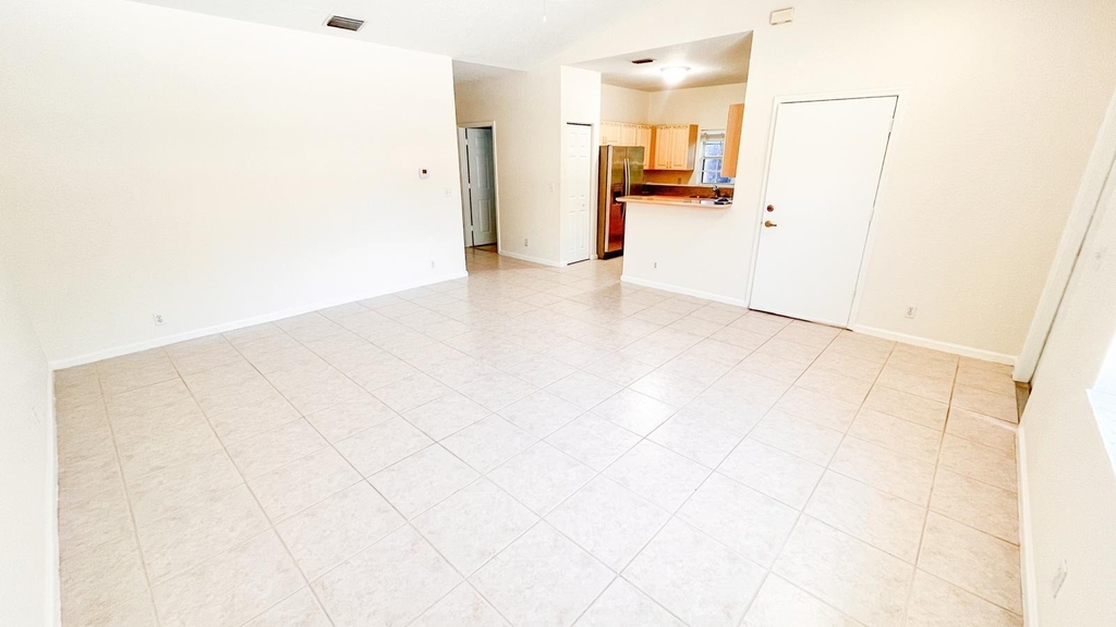 1440 Hawthorne Place - Photo 2