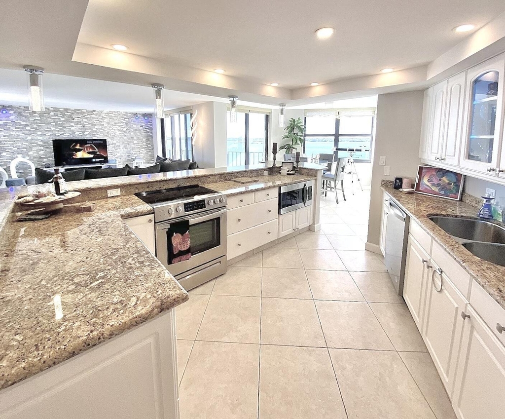 5420 N Ocean Drive - Photo 0