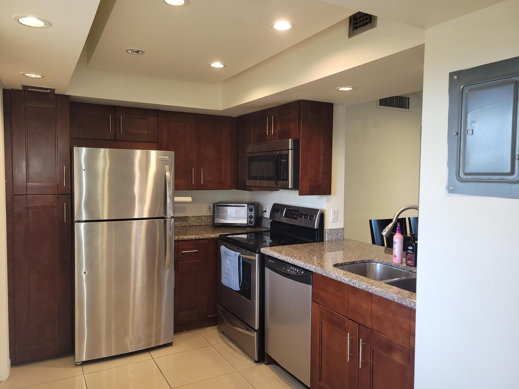 3050 N Palm Aire Drive - Photo 8