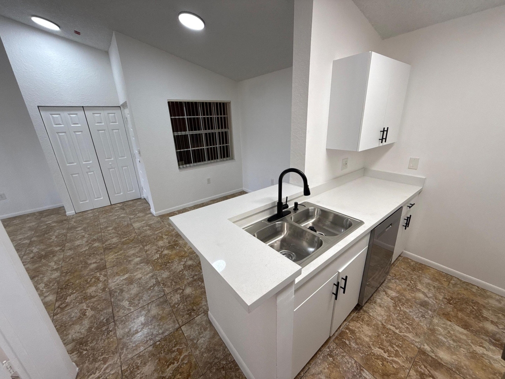 2851 N Oakland Forest Drive - Photo 9