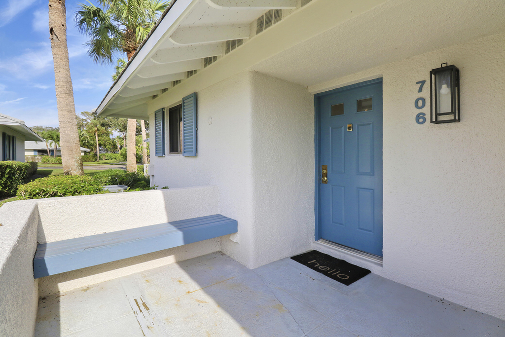 706 Club Drive - Photo 1