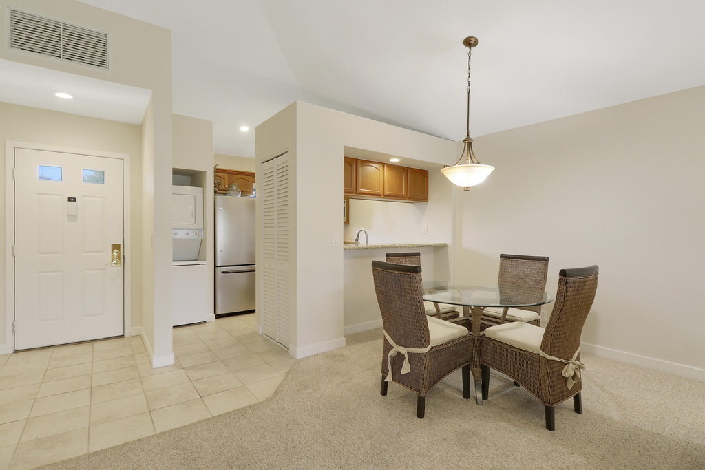 706 Club Drive - Photo 2