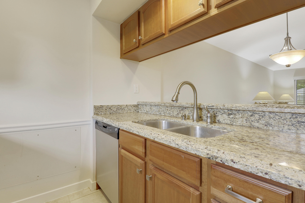 706 Club Drive - Photo 8