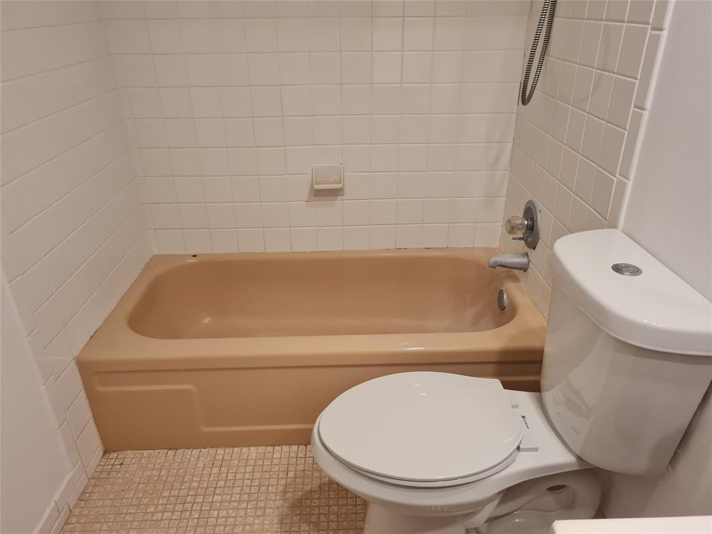 300 Golden Isles Drive - Photo 14