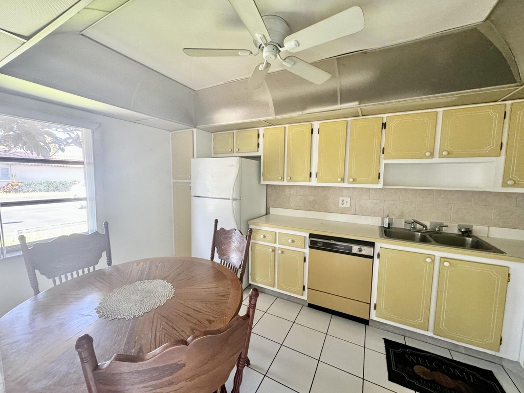 5725 E Fernley Dr Drive E - Photo 4