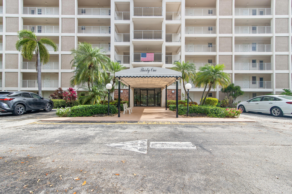 2901 S Palm Aire Drive - Photo 0