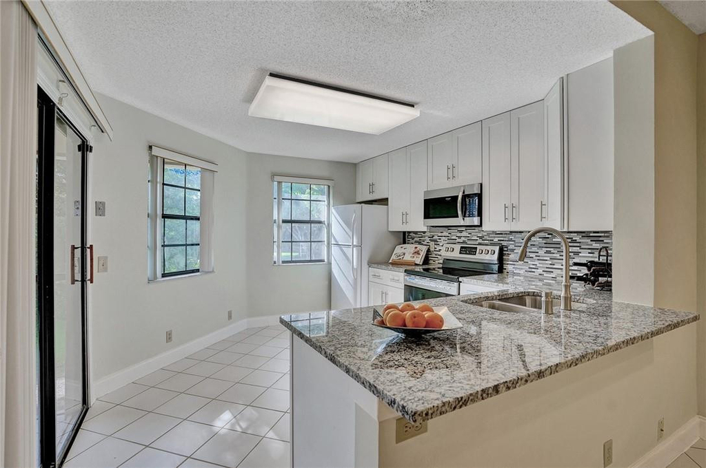 6698 Montego Bay Boulevard - Photo 3