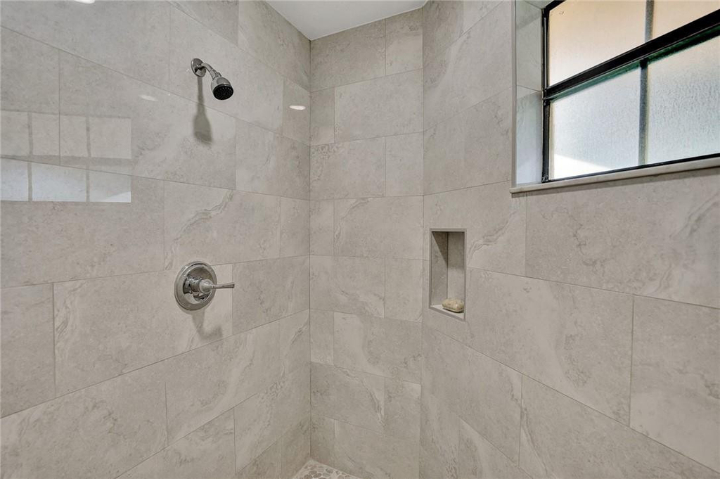 6698 Montego Bay Boulevard - Photo 11