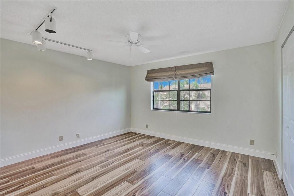 6698 Montego Bay Boulevard - Photo 15