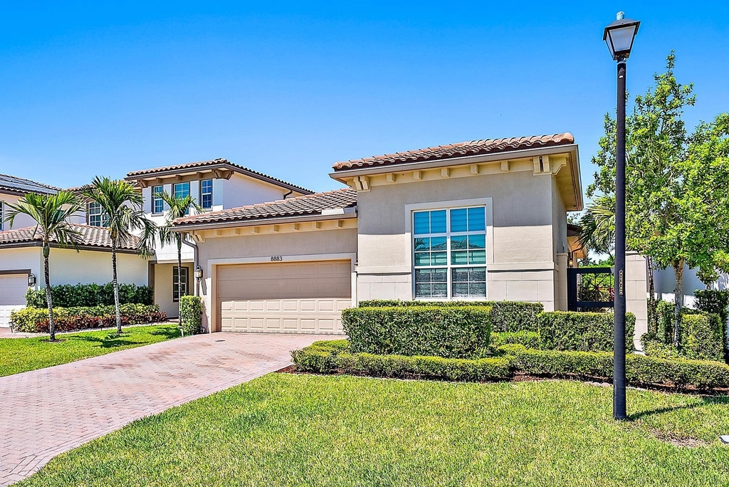 8883 Kingsmoor Way - Photo 0