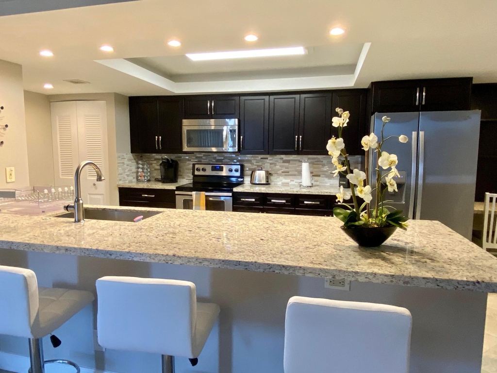 2255 Lindell Boulevard - Photo 2