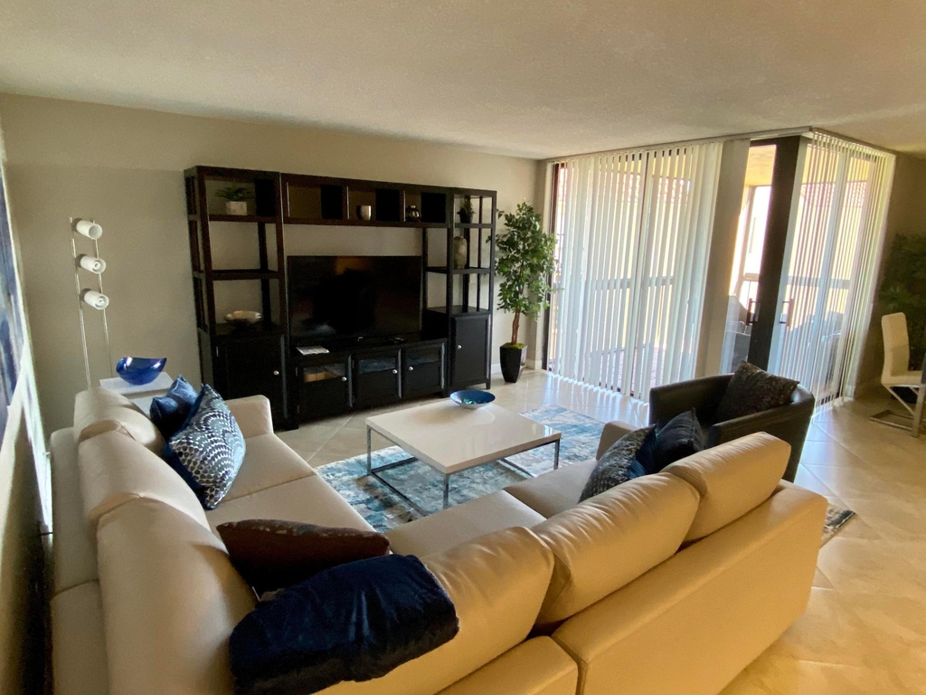 2255 Lindell Boulevard - Photo 6