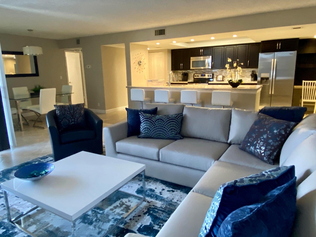2255 Lindell Boulevard - Photo 9