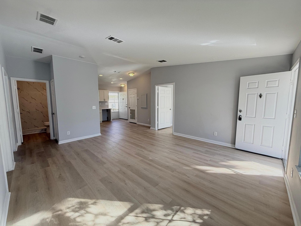 5289 Stacy Street - Photo 2